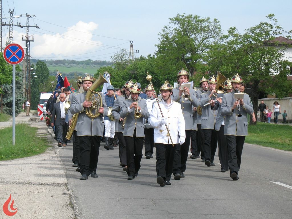 Év Tűzoltója 2009. pályázat harmadik helyezettjének díjátadása Bicskén