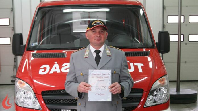 Év Tűzoltója 2008. pályázat második helyezettjének díjátadása Encsen (Fotó: Dallos Tamás)